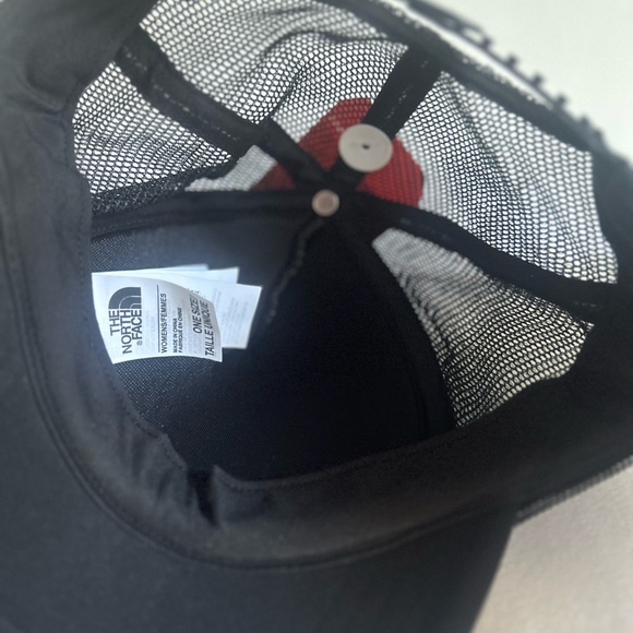 North Face - Not Your boyfriend’s trucker hat - Confetti pattern!! - Picture 4 of 4